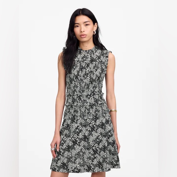 Madewell Smocked Crewneck Mini Dress in
Floral Size 6 - Picture 2 of 6